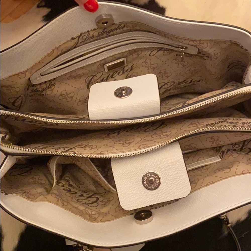 Guess Purse - Picture 4 of 7